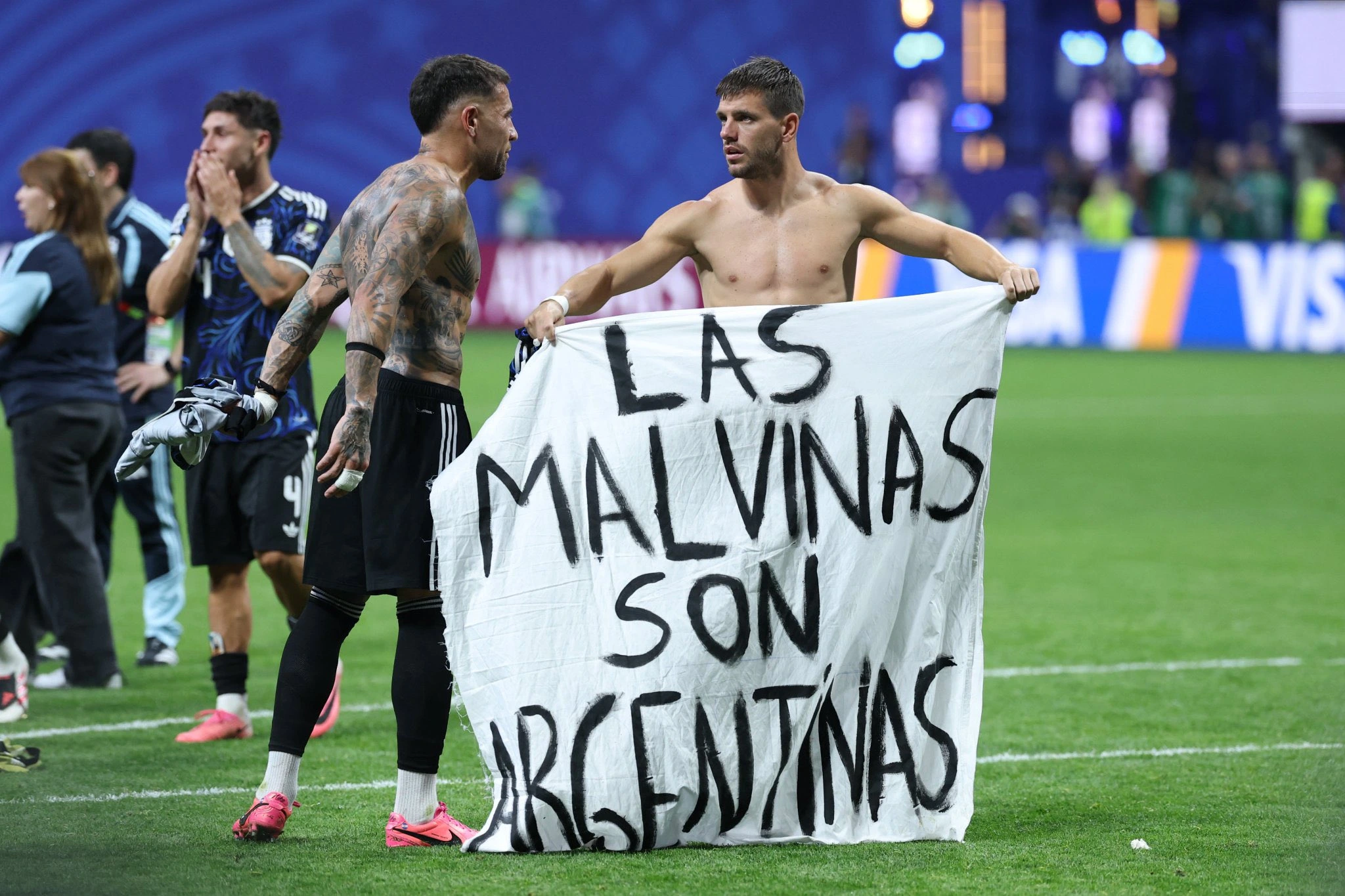 Argentina aviva la polémica tras vencer a Inglaterra: celebran con mensaje sobre Malvinas