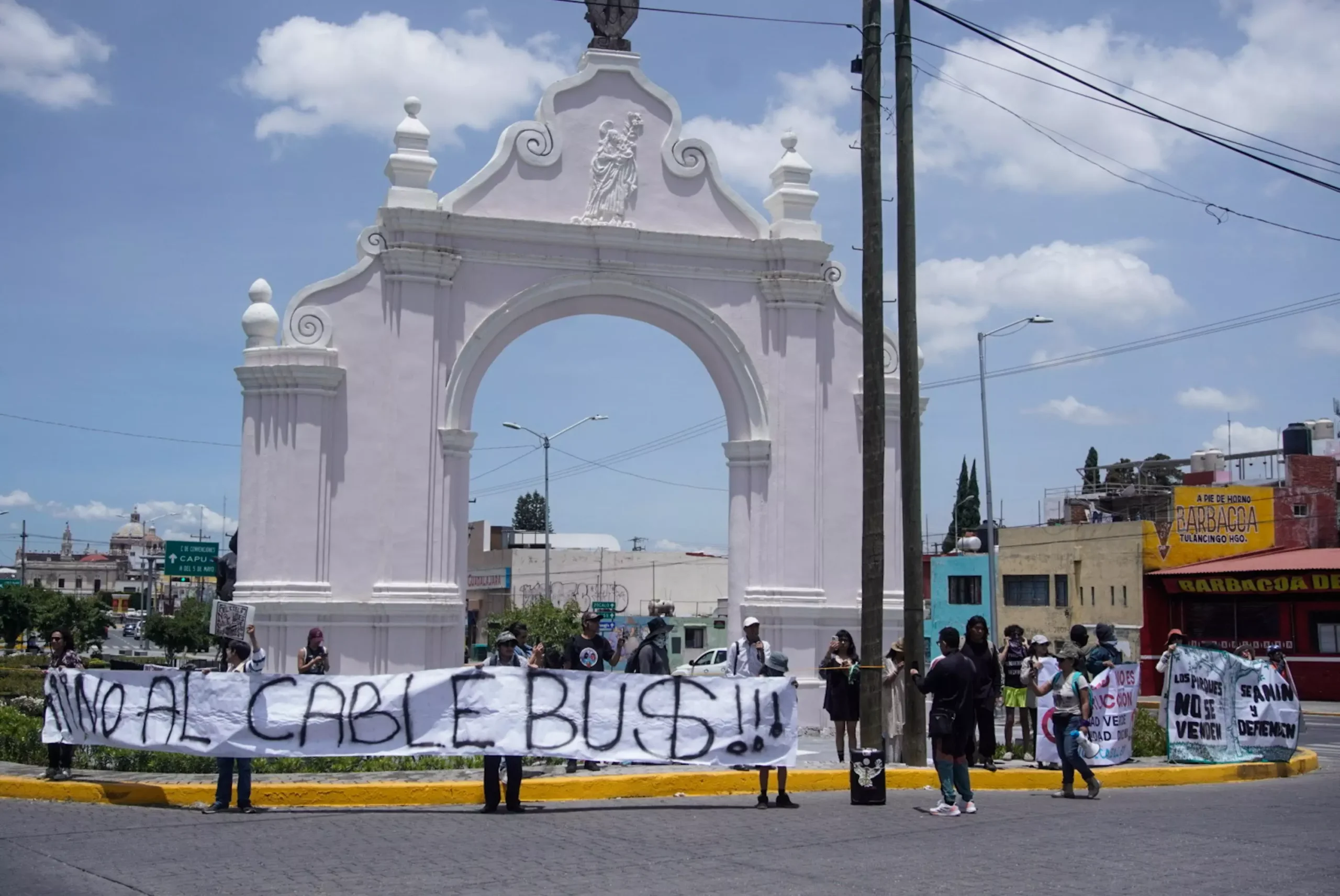 Entre críticas y protestas, García Parra defiende el Cablebús en Puebla